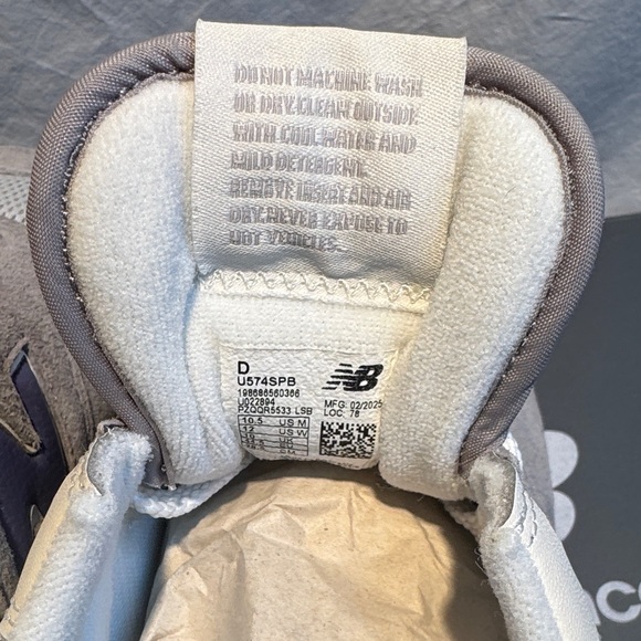 New Balance 574 Gray and Navy Sneakers Unisex - Picture 7 of 9